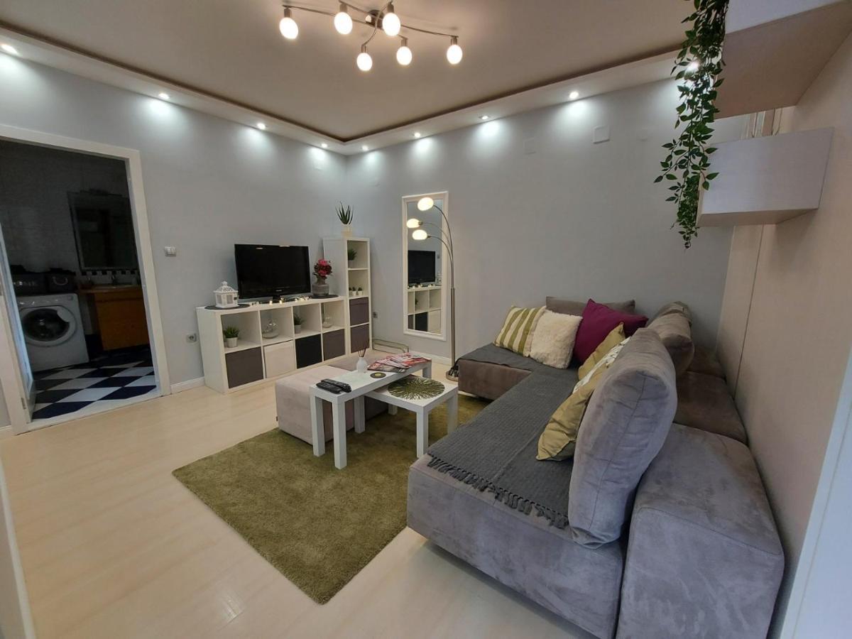 Center Danube Street Apartment Нови-Сад Экстерьер фото